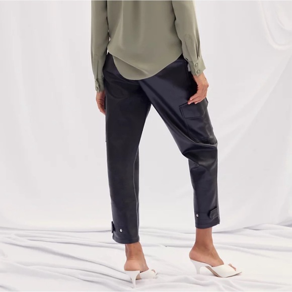 Aritzia/Wilfred Modern Cargo Pants in Black Size 2 PERFECT CONDITION - Picture 3 of 4